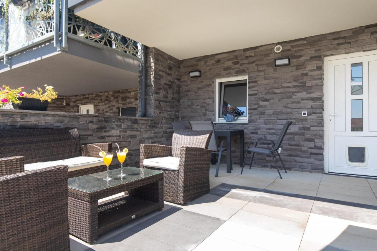 Apartment Odore Di Mare With Beautiful Garden Krk Town Exterior photo