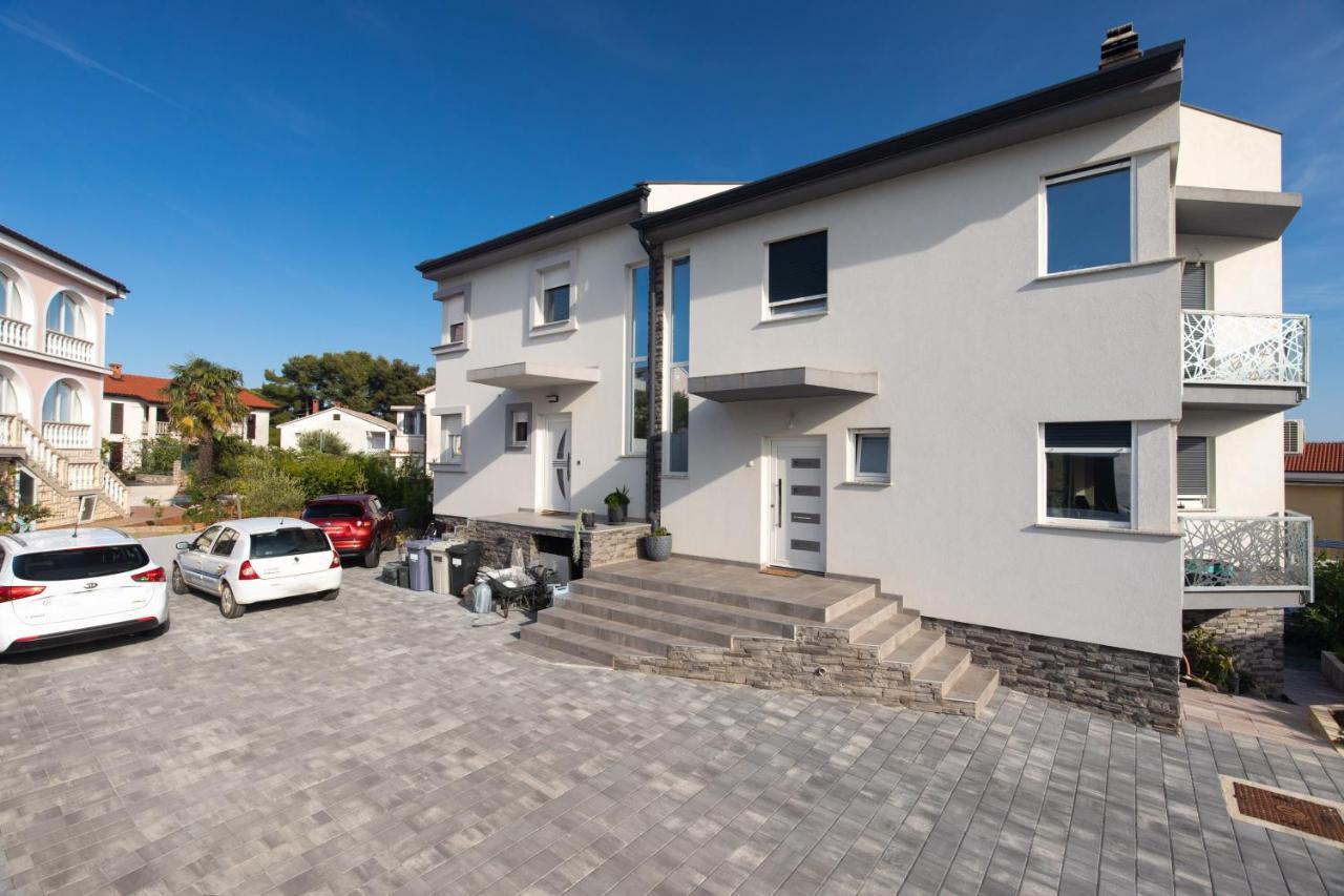 Apartment Odore Di Mare With Beautiful Garden Krk Town Exterior photo